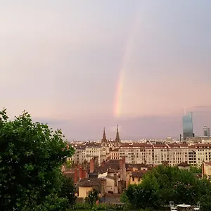 https://le-jardin-suspendu-vieux-lyon.hotels-rhonealpes.com